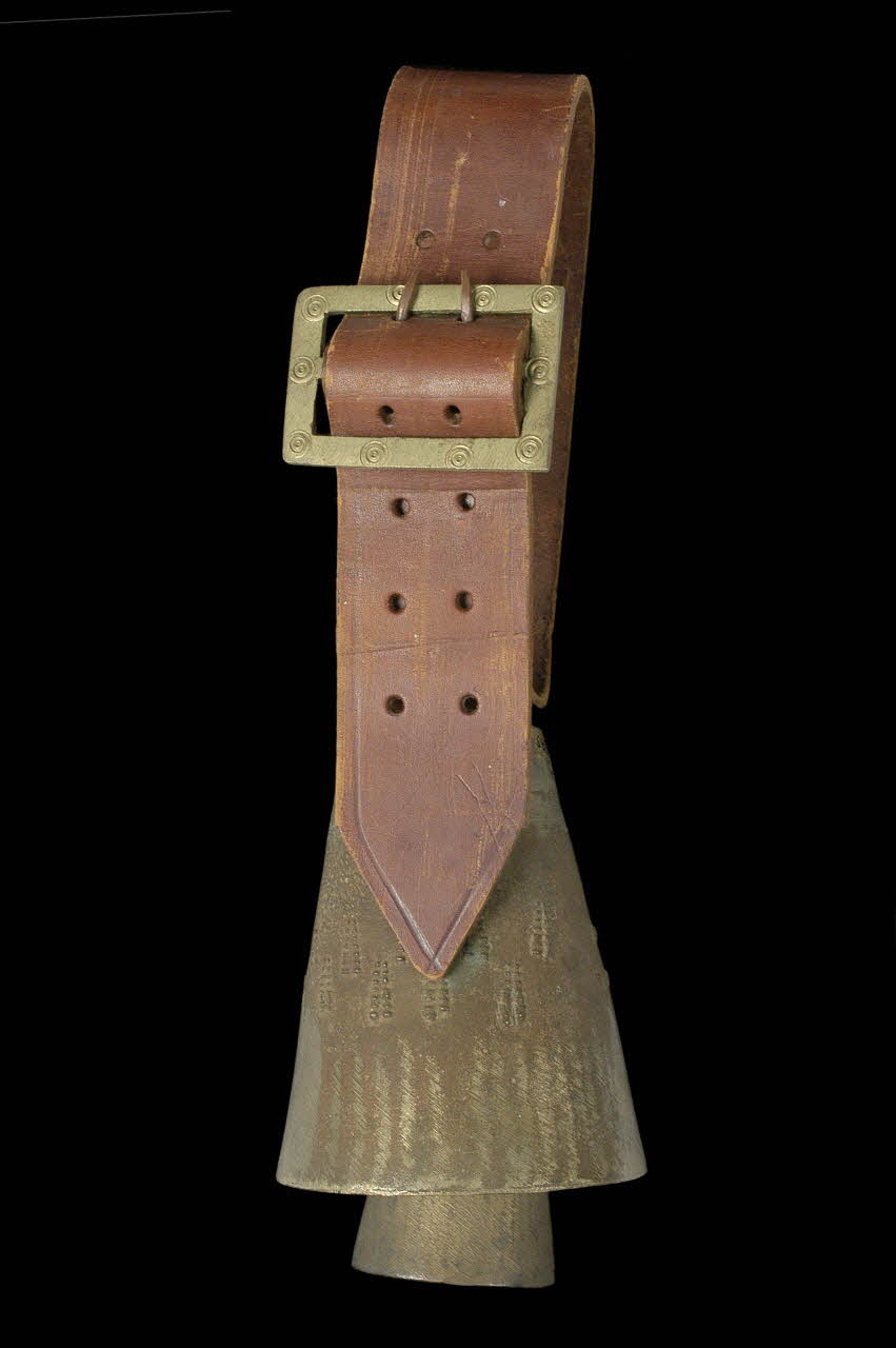 CLOCHE ET COLLIER DMH1968.23.202.1-3 Photo