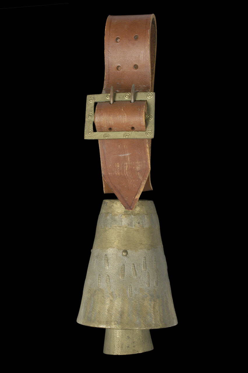 CLOCHE ET COLLIER DMH1968.23.203.1-3 Photo