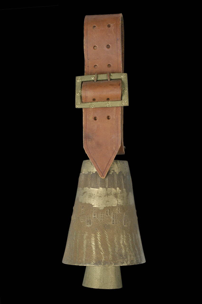 CLOCHE ET COLLIER DMH1968.23.204.1-3 Photo