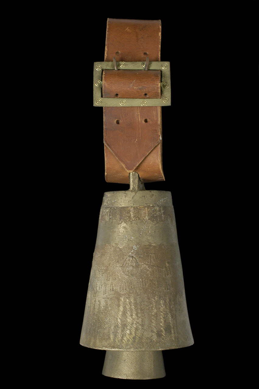 CLOCHE ET COLLIER DMH1968.23.206.1-3 Photo