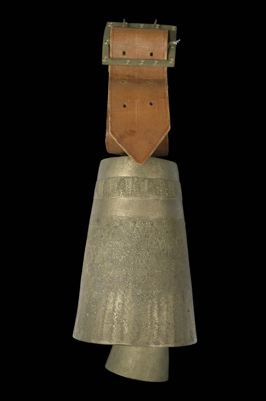 CLOCHE ET COLLIER DMH1968.23.209.1-3 Photo