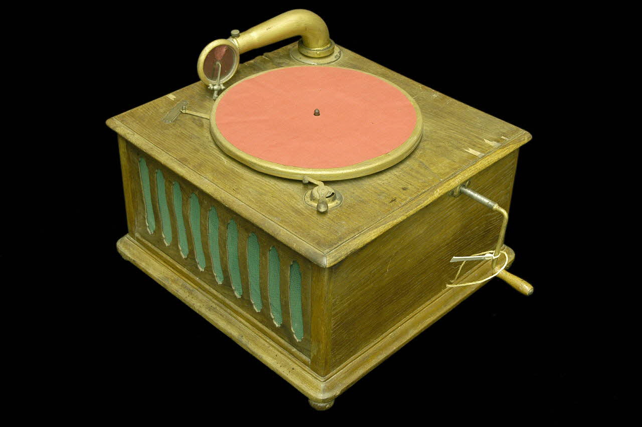 phonographe 1920 1969.33.35.1-2 Photo