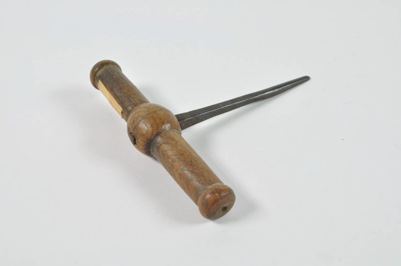 OUTILLAGE POUR FABRICATION CORNEMUSE 1960.25.60 Photo Mucem