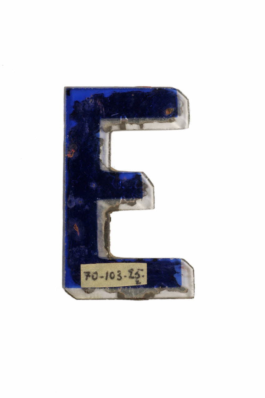 LETTRES D'ENSEIGNE 1970.103.25.2 Photo