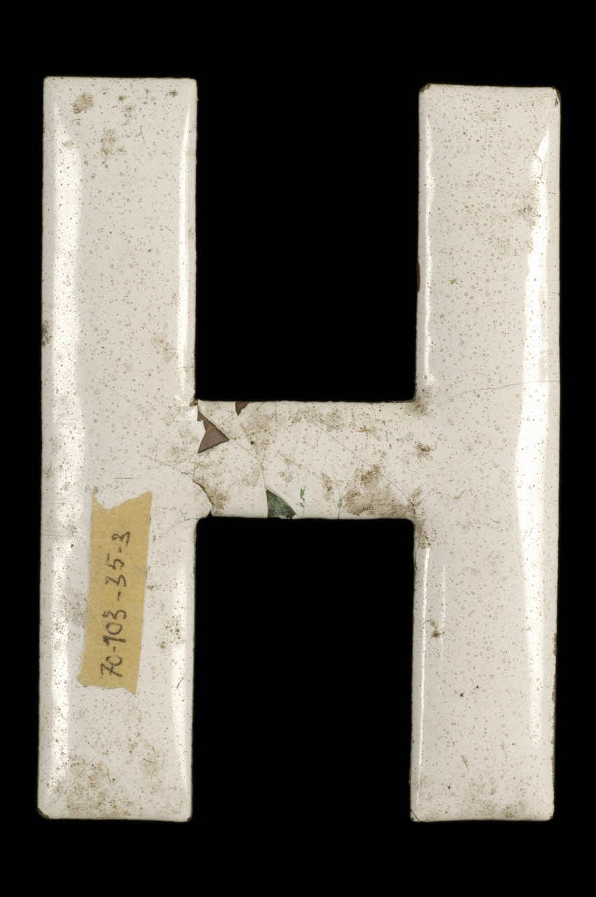 LETTRES D'ENSEIGNE 1970.103.35.3 Photo