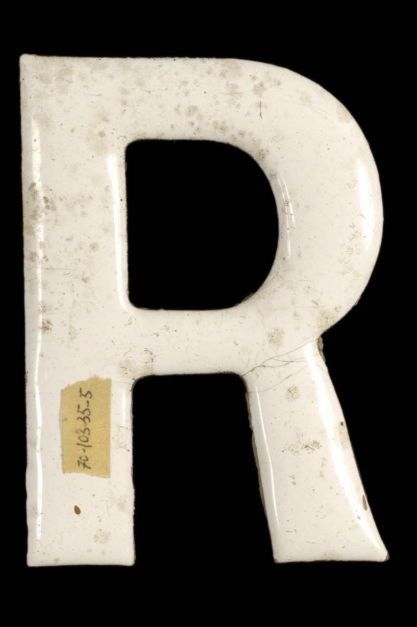 LETTRES D'ENSEIGNE 1970.103.35.5 Photo