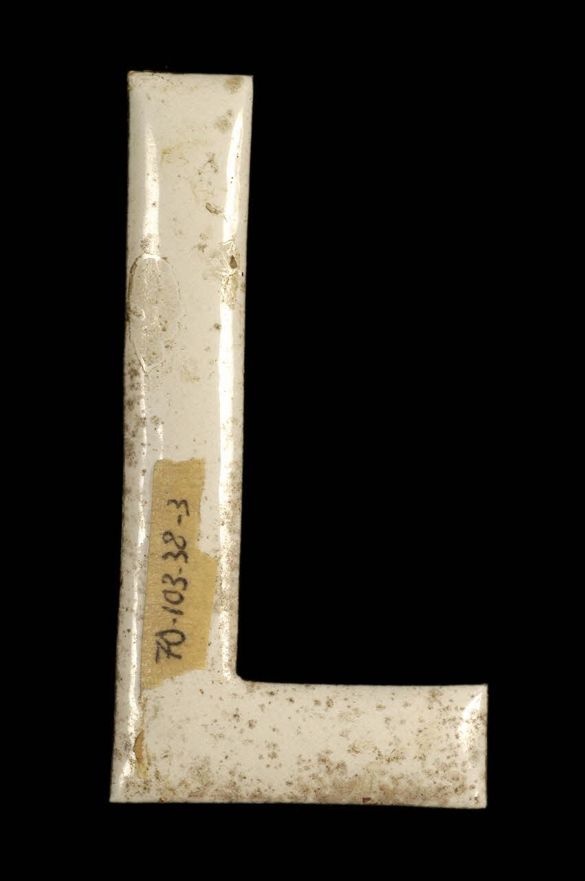 LETTRES D'ENSEIGNE 1970.103.38.3 Photo