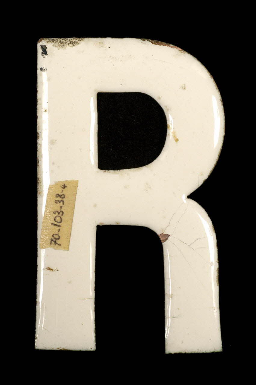 LETTRES D'ENSEIGNE 1970.103.38.4 Photo