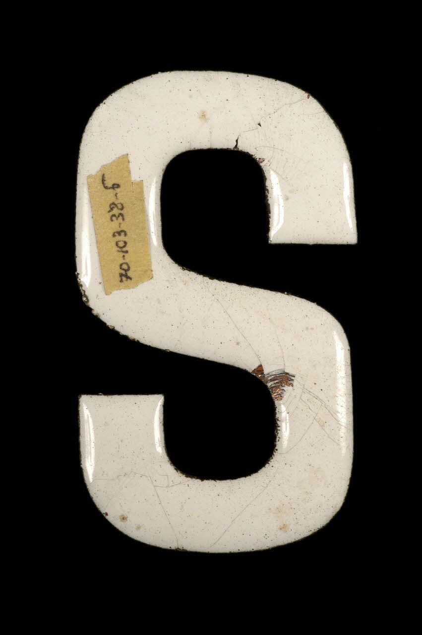 LETTRES D'ENSEIGNE 1970.103.38.6 Photo