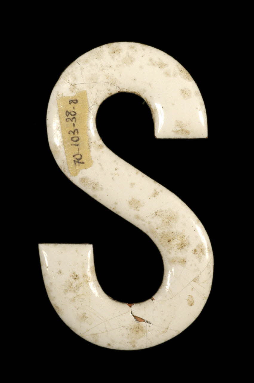 LETTRES D'ENSEIGNE 1970.103.38.8 Photo