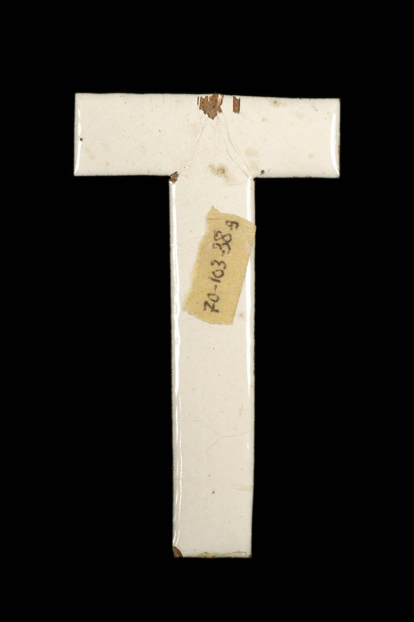 LETTRES D'ENSEIGNE 1970.103.38.9 Photo