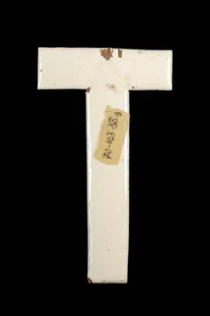 LETTRES D'ENSEIGNE 1970.103.38.9  Photo