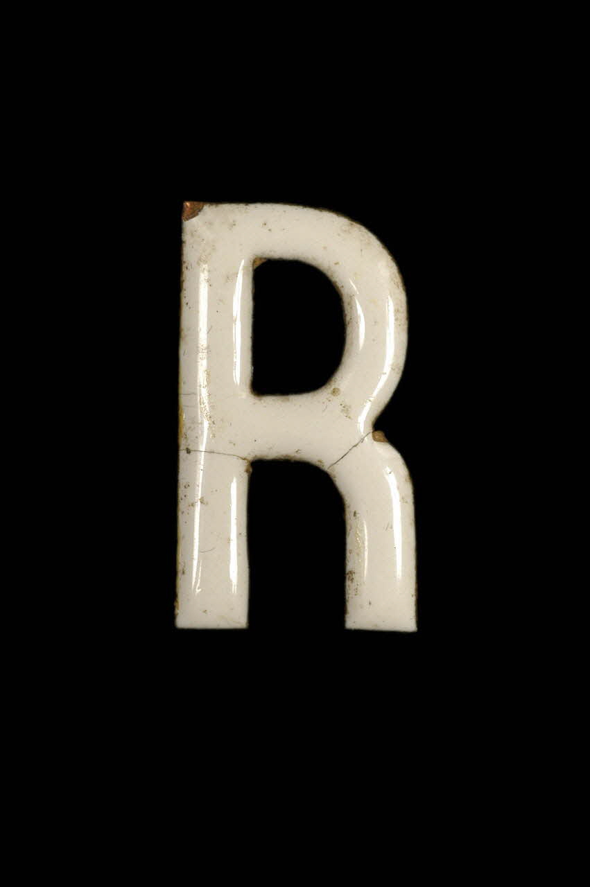 LETTRES D'ENSEIGNE 1970.103.44.1 Photo