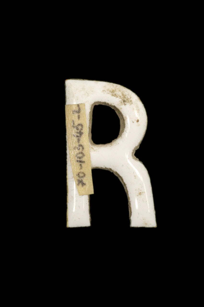 LETTRES D'ENSEIGNE 1970.103.45.2 Photo