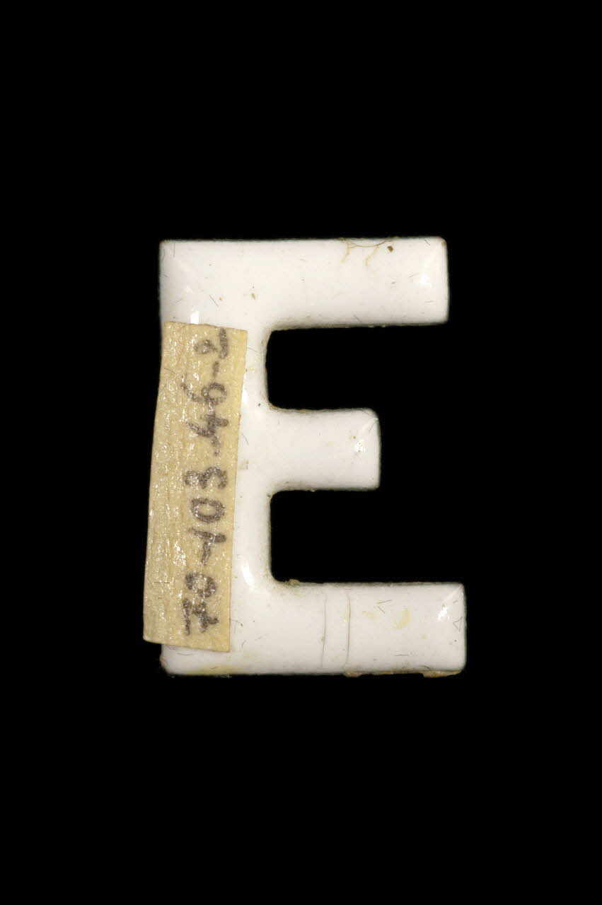 LETTRES D'ENSEIGNE 1970.103.46.2 Photo