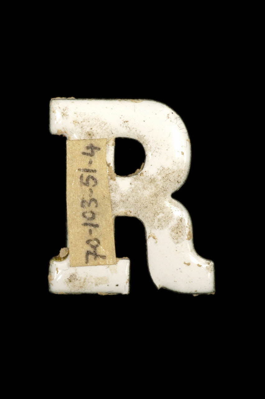 LETTRES D'ENSEIGNE 1970.103.51.4 Photo