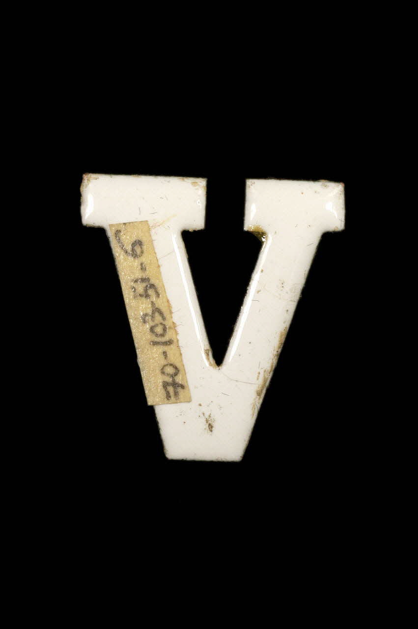 LETTRES D'ENSEIGNE 1970.103.51.6 Photo