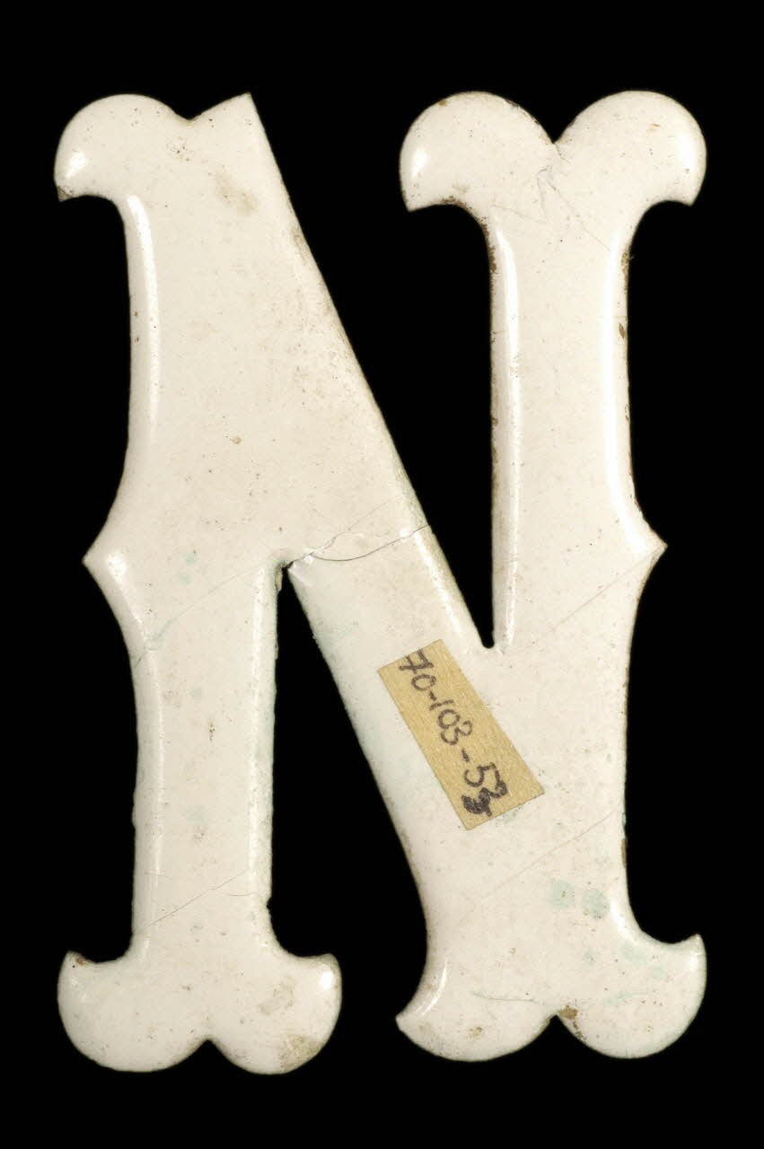 LETTRE D'ENSEIGNE 1970.103.53 Photo