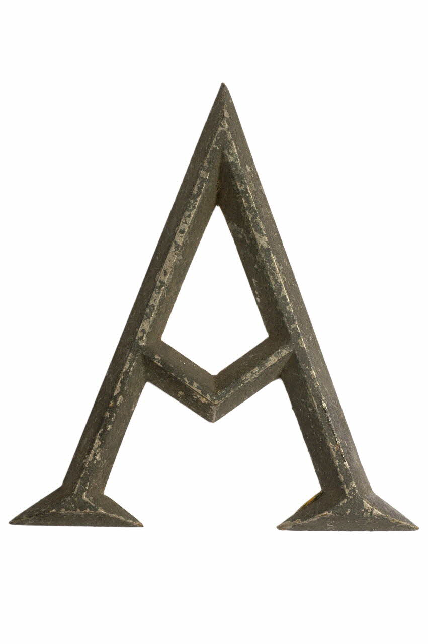 LETTRES D'ENSEIGNE 1970.103.65.1 Photo