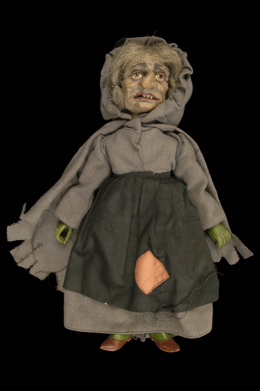 marionnette à fils sorcière 1970 DMH1970.18.3 Photo MNHN / photo Mucem /Virginie Louis