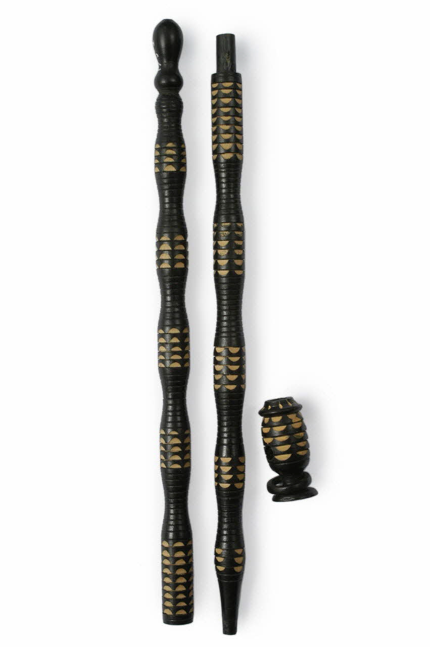 fume-cigarette DMH1970.46.173.1-3 Photo