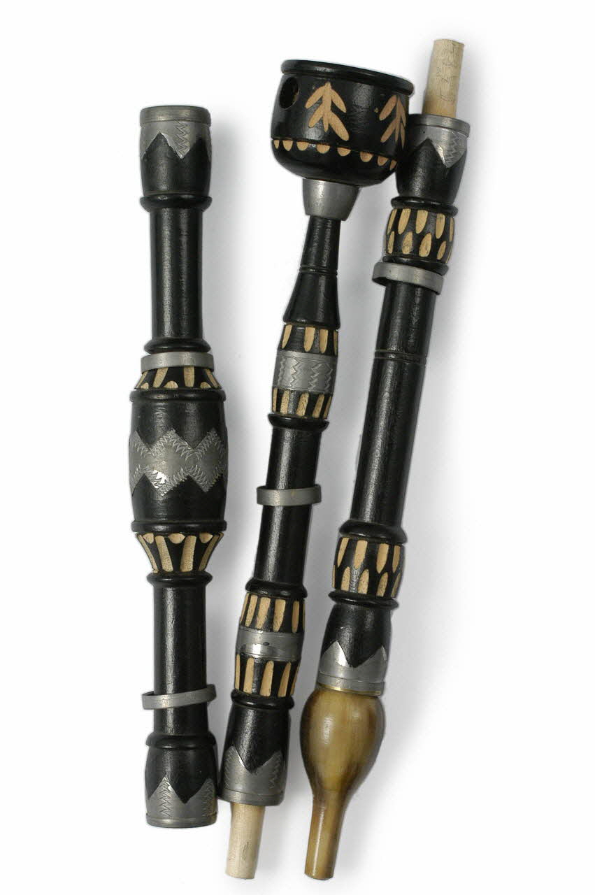 fume-cigarette DMH1970.46.53.1-4 Photo