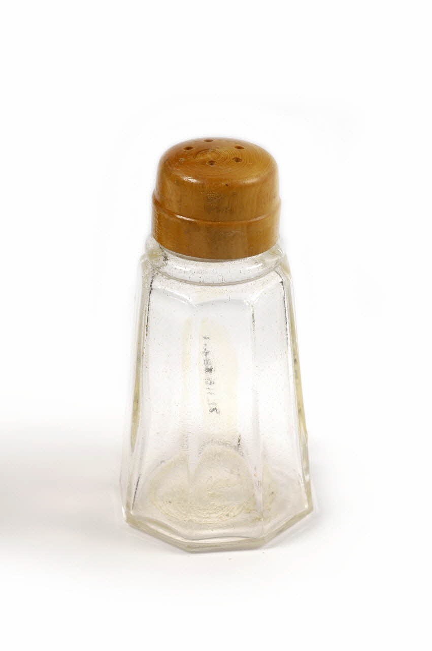 farces et attrapes 1940 1972.110.284.1-3 Photo