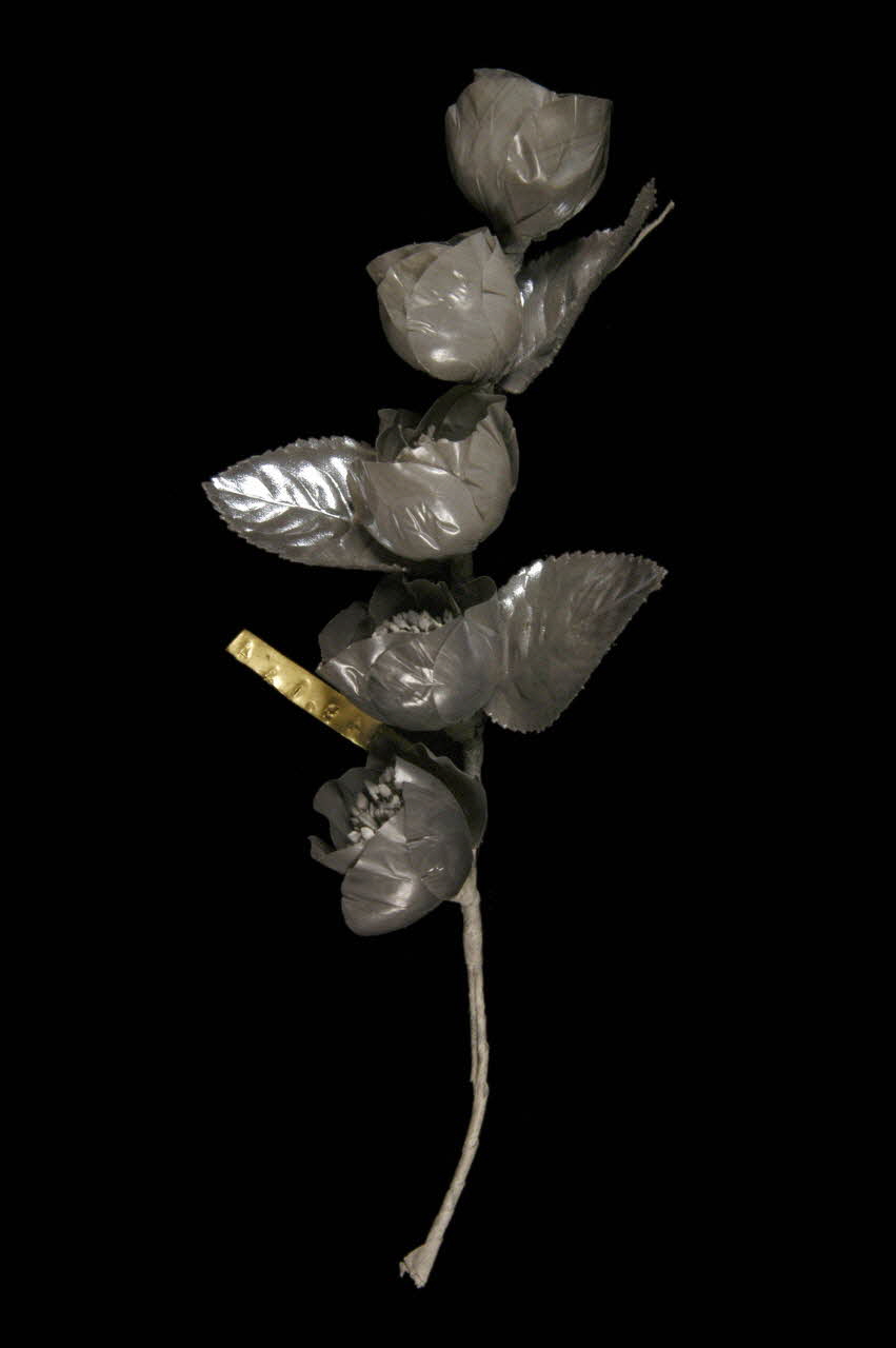 fleur artificielle 1972.149.144.4  Photo