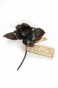 fleur artificielle 1972.149.144.6  Photo