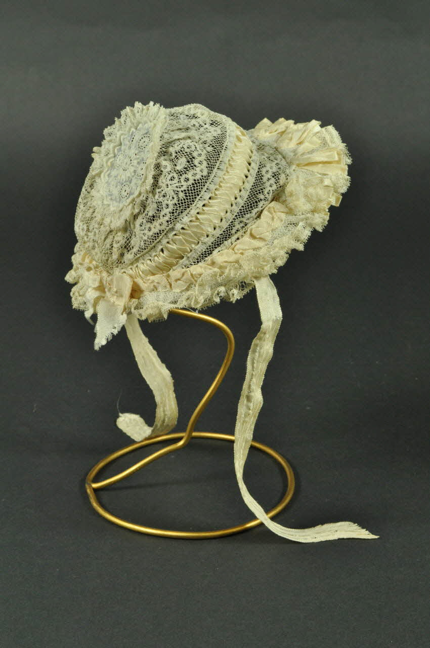 bonnet de baptême 1880 1960.65.1 Photo Mucem