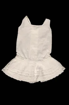 dessous de robe 1973.65.47  Photo