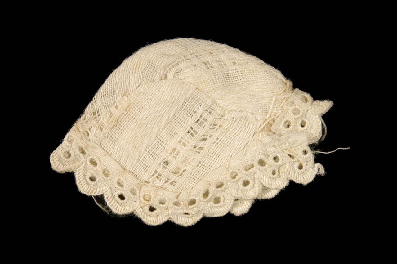 bonnet 1975.95.2.11 Photo
