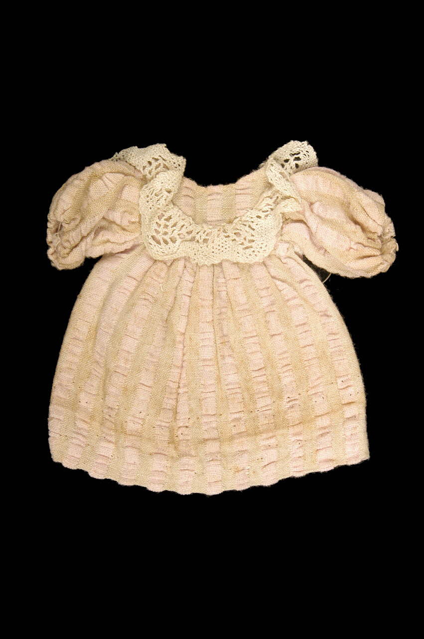 poupée robe 1975.95.2.3 Photo