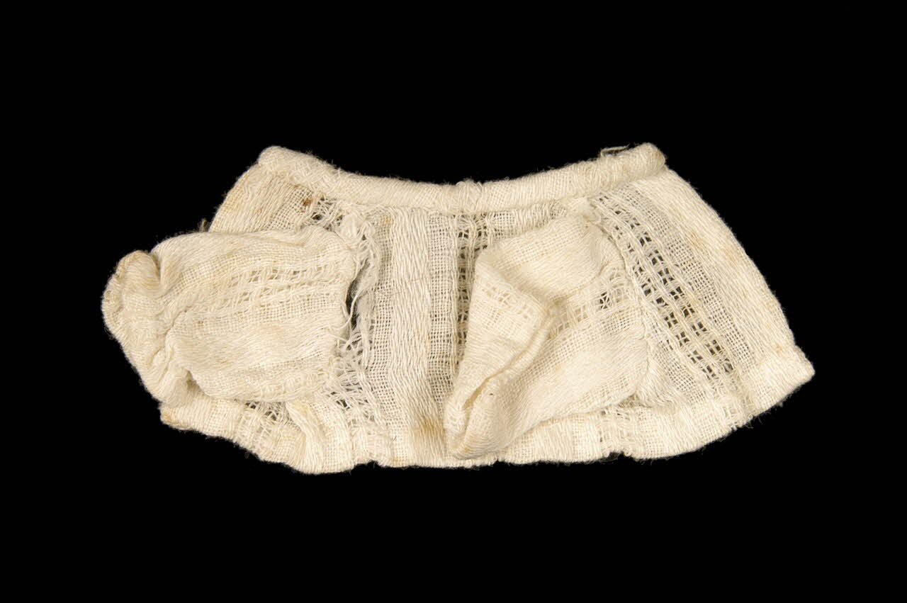 BRASSIERE 1975.95.2.4 Photo