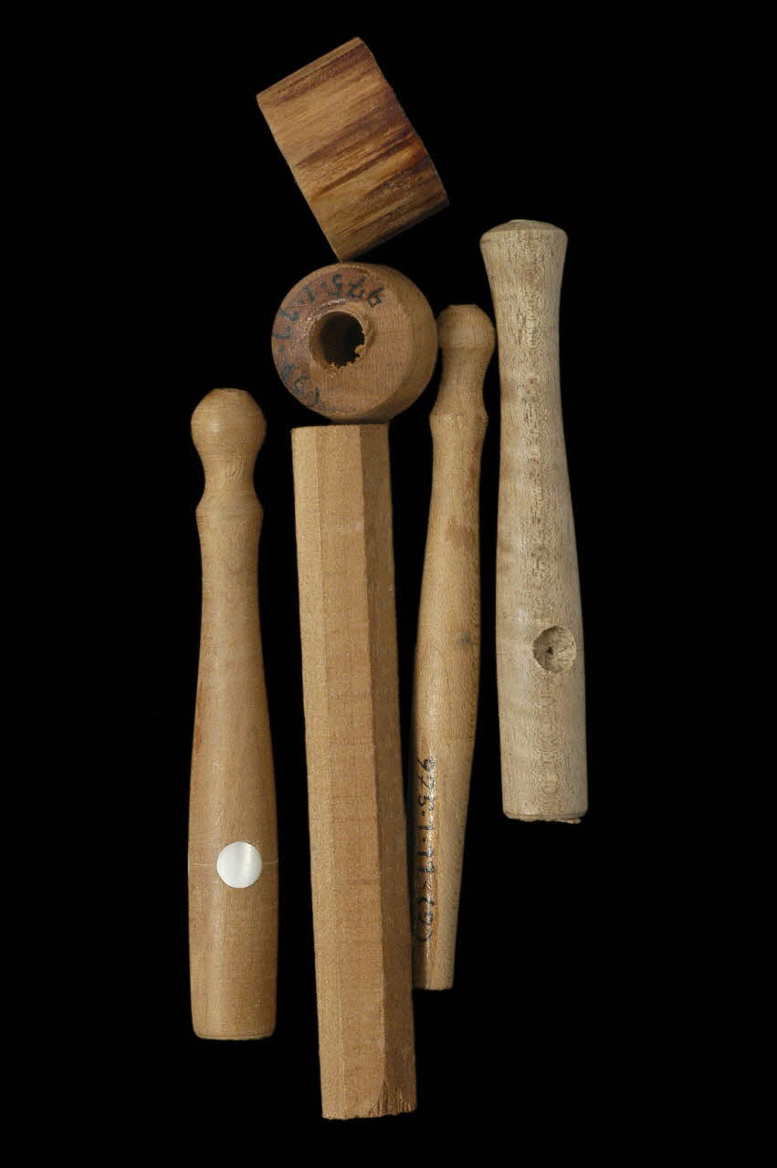 fume-cigarette DMH1975.1.11.1-6 Photo