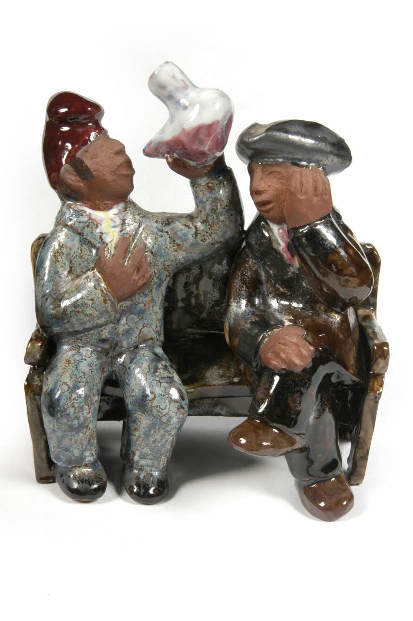 JEU DE PERSONNAGES A TRANSFORMATIONS Deux hommes assis sur un banc DMH1975.30.6 Photo
