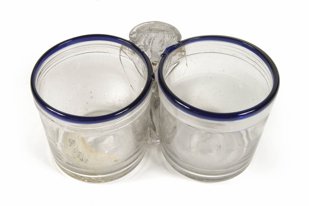 porte-huilier 1976.11.27.1 Photo