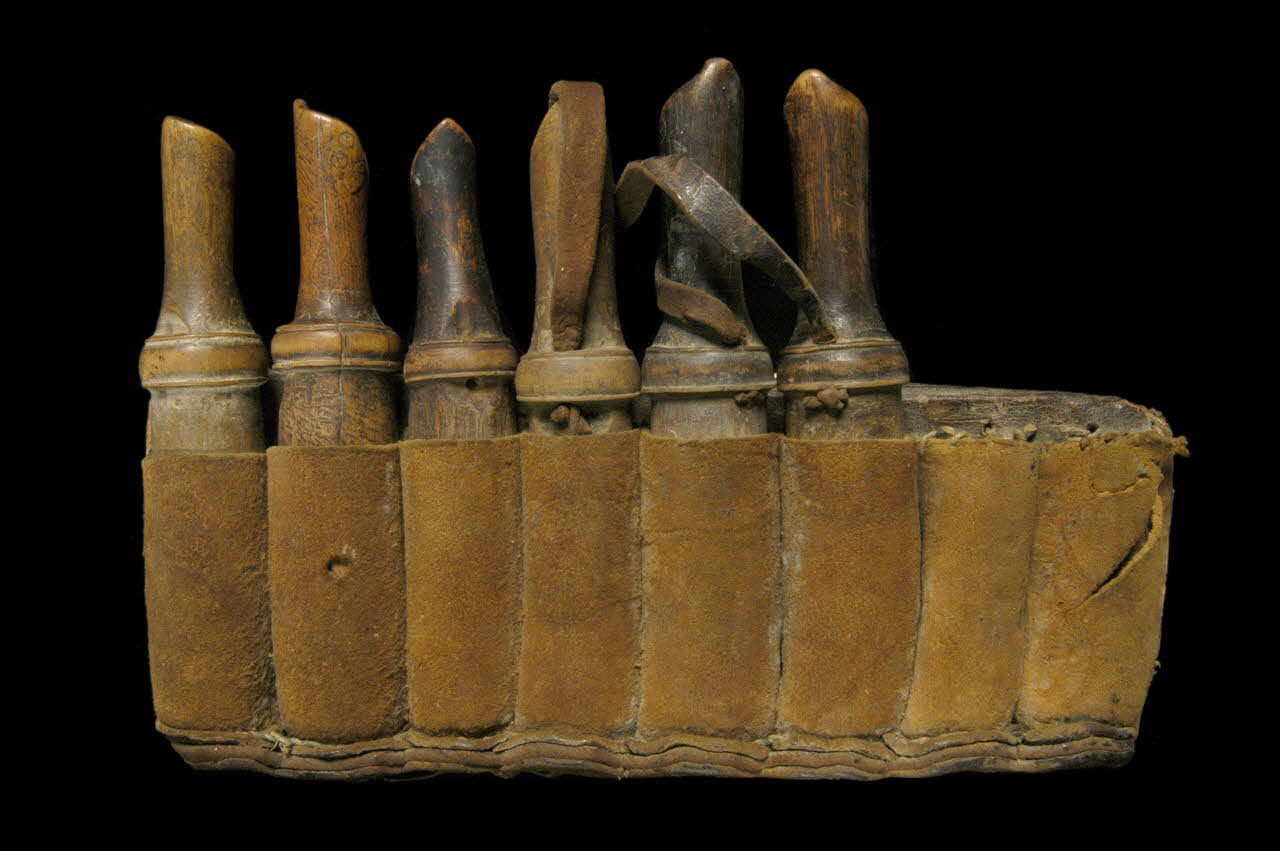 cartouchière 1976.64.2.1-7 Photo