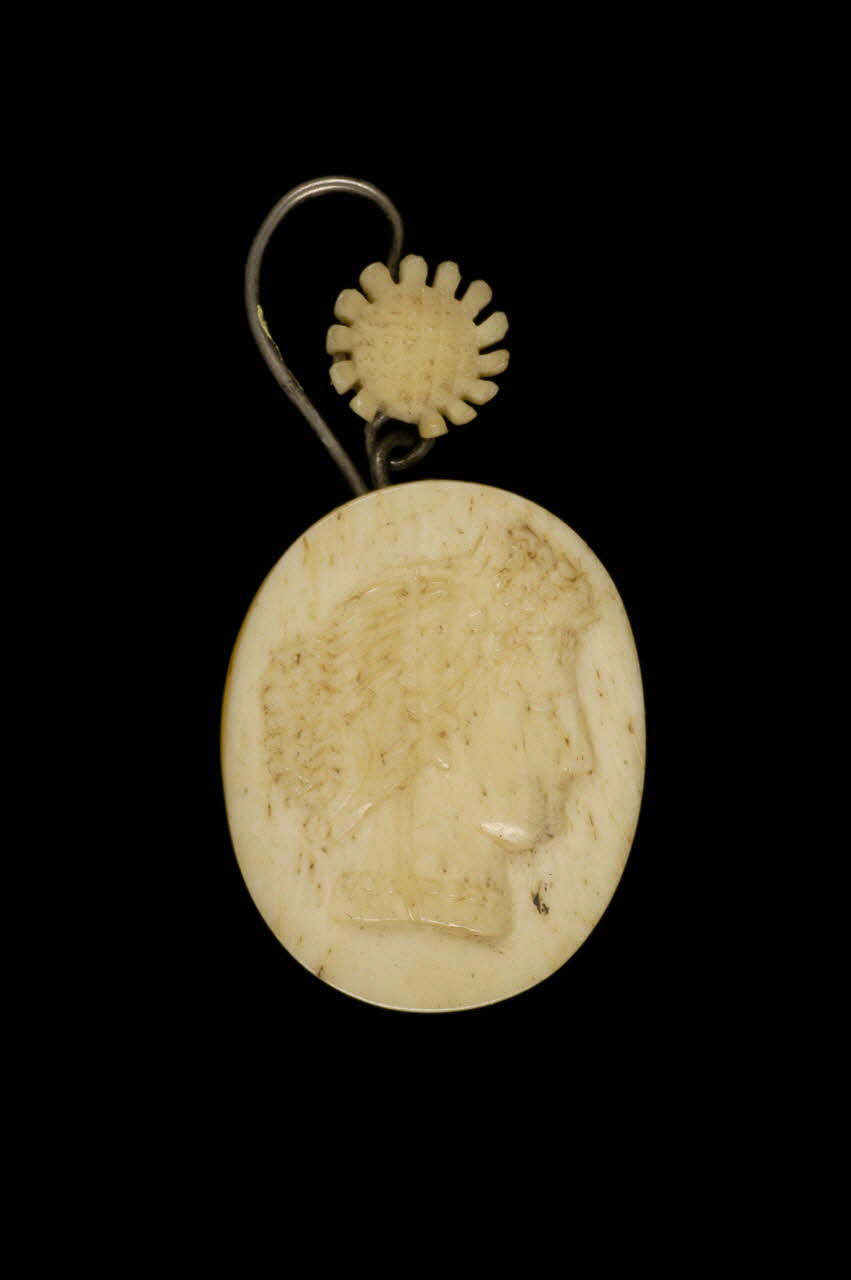 E. L. boucle d'oreille Guyane, France 1873 1976.80.3 Photo