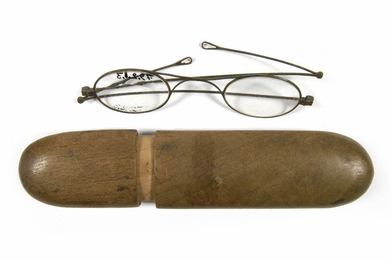 étui à lunettes 1979.2.1.1-3 Photo