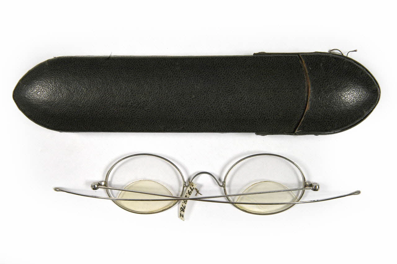 étui à lunettes 1979.29.78.1-2 Photo