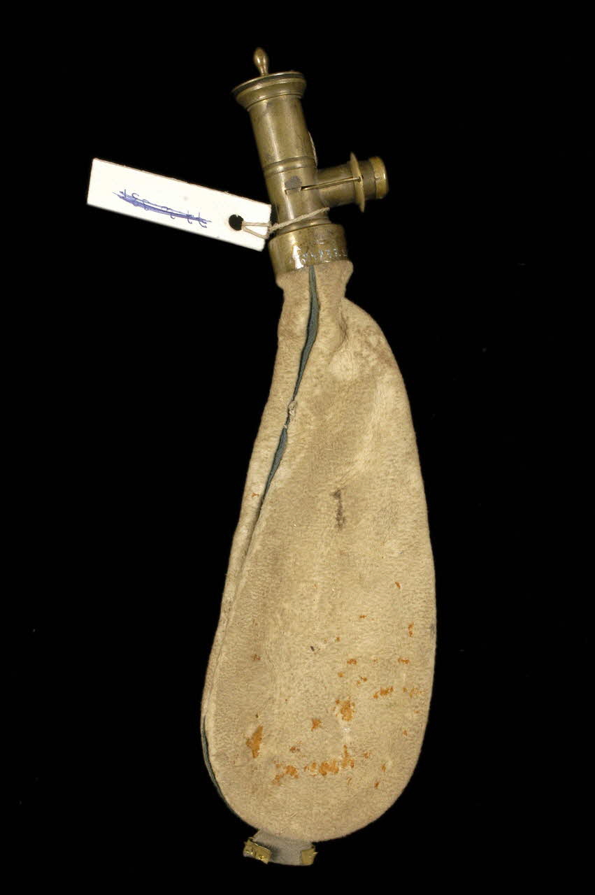 poire à poudre 1979.49.37.1-2 Photo