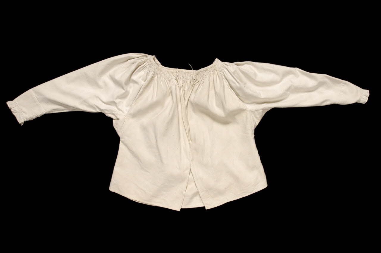 chemise DMH1979.48.2.1 Photo