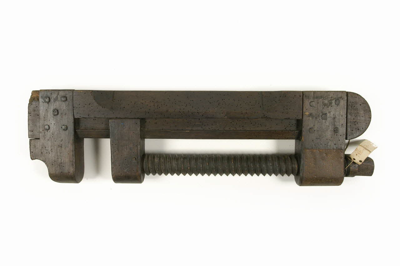 PRESSE A COLLER 1839 1980.23.3 Photo