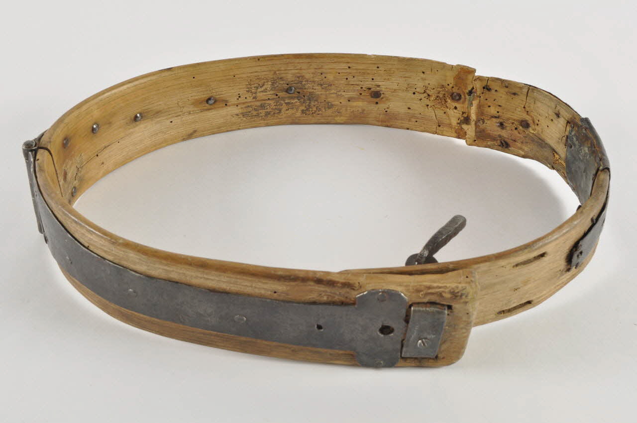 COLLIER DE VACHE 1961.110.11 Photo Mucem