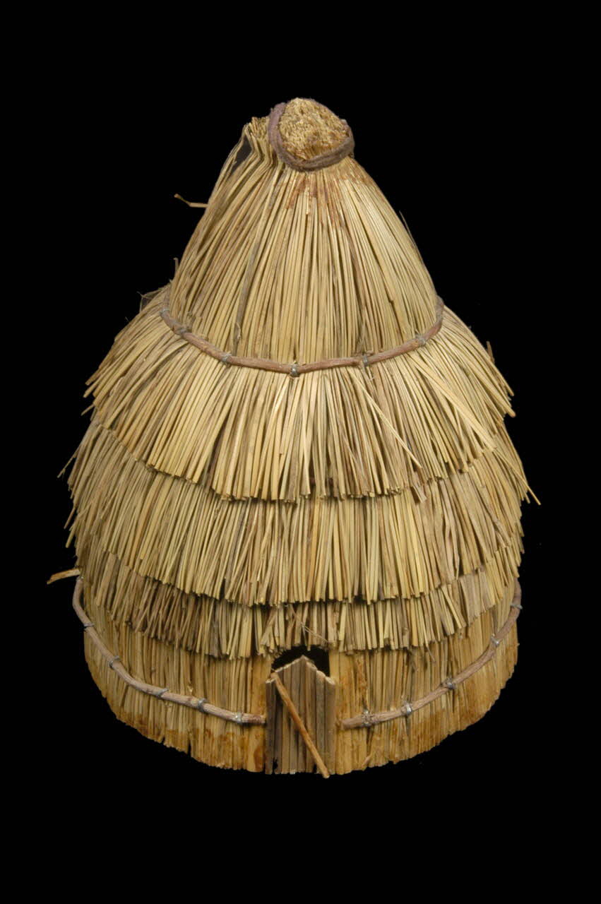 HUTTE DMH1981.88.1.37 Photo