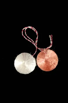 pompon DMH1983.57.3  Photo