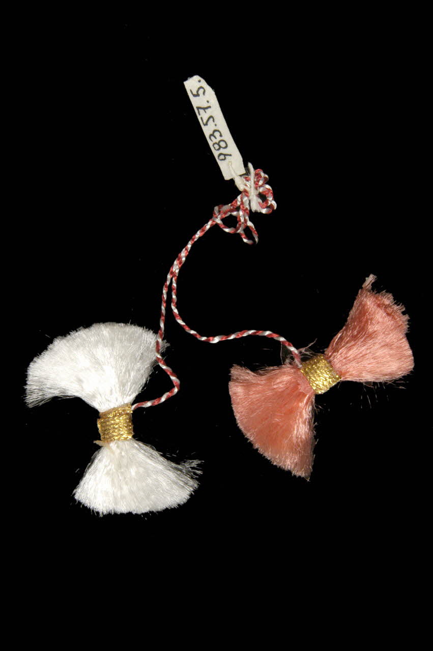 pompon DMH1983.57.5 Photo