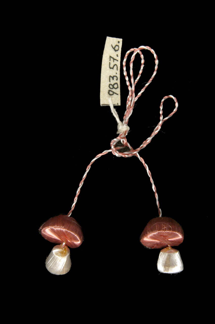 pompon DMH1983.57.6 Photo