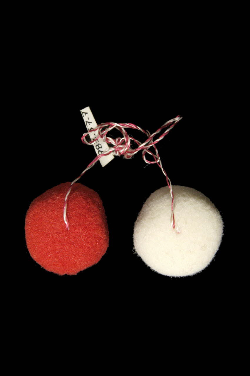 pompon DMH1983.57.7 Photo